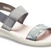 Crocs (WMNS) Literide grafiske sandaler &laquo;Grå&raquo; 205375-0E9