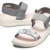 Crocs (WMNS) Literide grafiske sandaler &laquo;Grå&raquo; 205375-0E9
