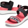 Crocs (WMNS) LiteRide-mønster utendørs åpen tå svarte røde sandaler &laquo;Black Red&raquo; 205868-066