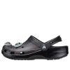 Crocs x Ron Engelske klassiske tresko &laquo;Area 54 – Black&raquo; 208134-001